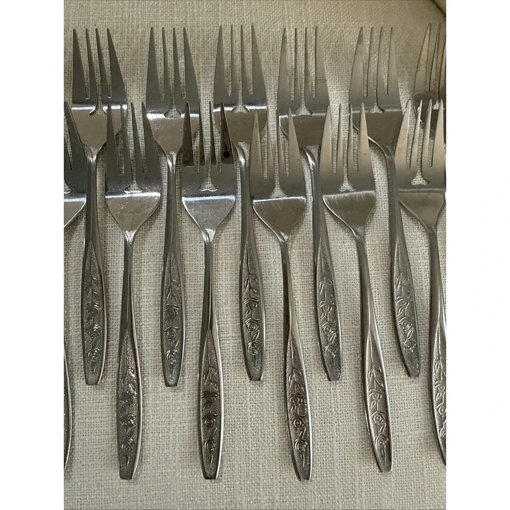 21 Customcraft CUS1 Stainless Textured Floral Rose SALAD FORKS Flatware 6‎ 1/8